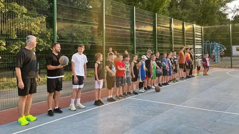 «Донские соколы» тренируют молодых баскетболистов