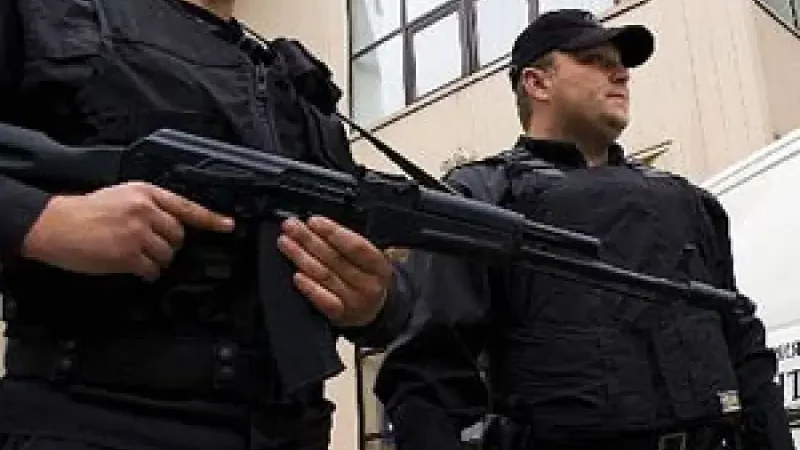 Охранников в школах обяжут иметь оружие, бронежилеты и спецсредства с 1 января 2025 года