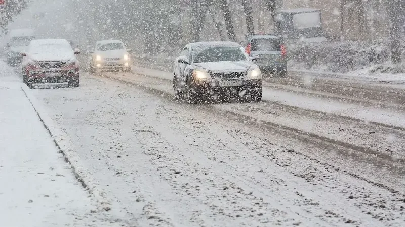 В связи с прогнозируемым ухудшением погодных условий в Ростовской области, Госавтоинспекция региона обращается к водителям с призывом к повышенной осторожности на дорогах