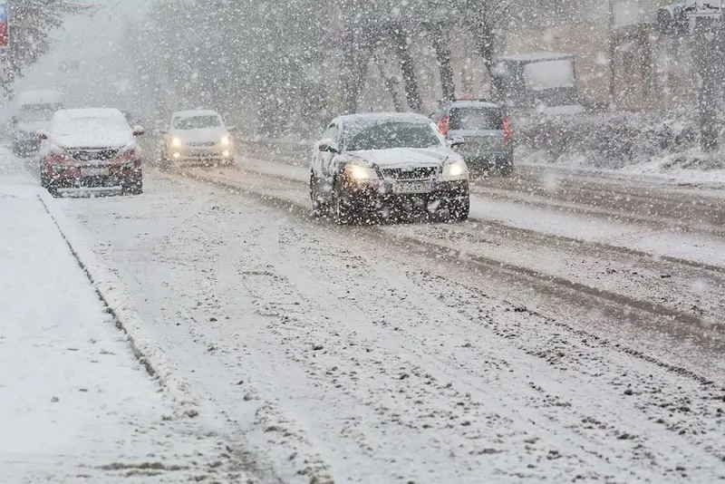 В связи с прогнозируемым ухудшением погодных условий в Ростовской области, Госавтоинспекция региона обращается к водителям с призывом к повышенной осторожности на дорогах