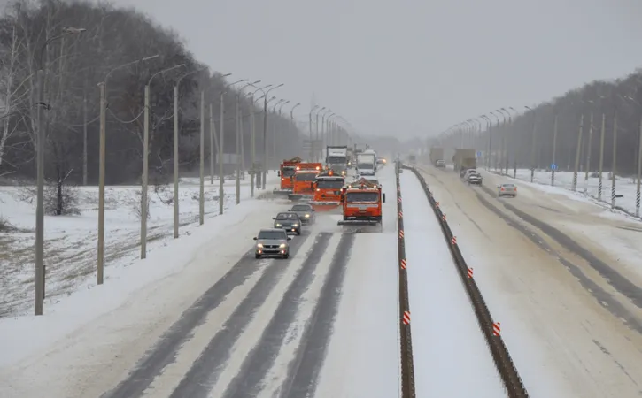 Главную транспортную артерию региона подготовили к зиме