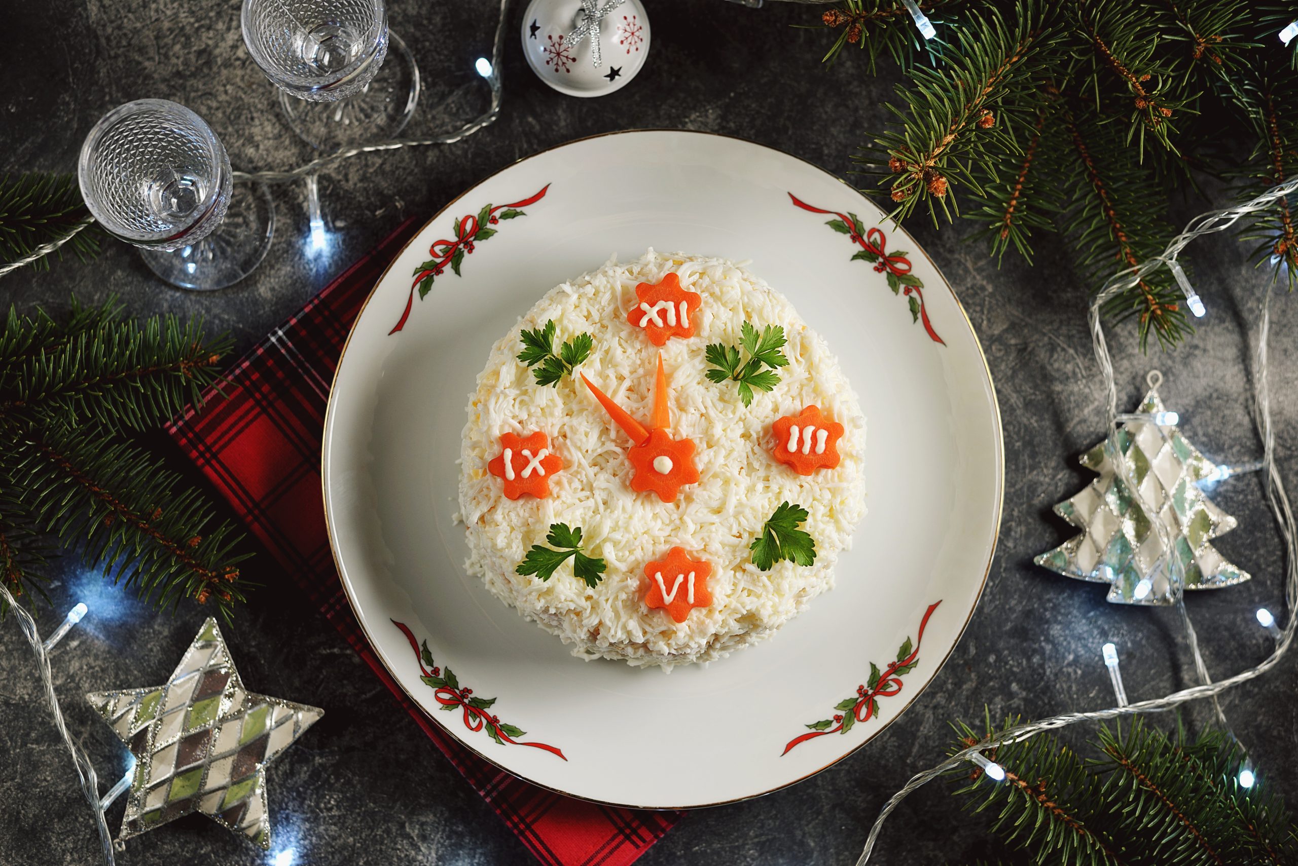 Сколько и как правильно хранить новогодние салаты после праздника