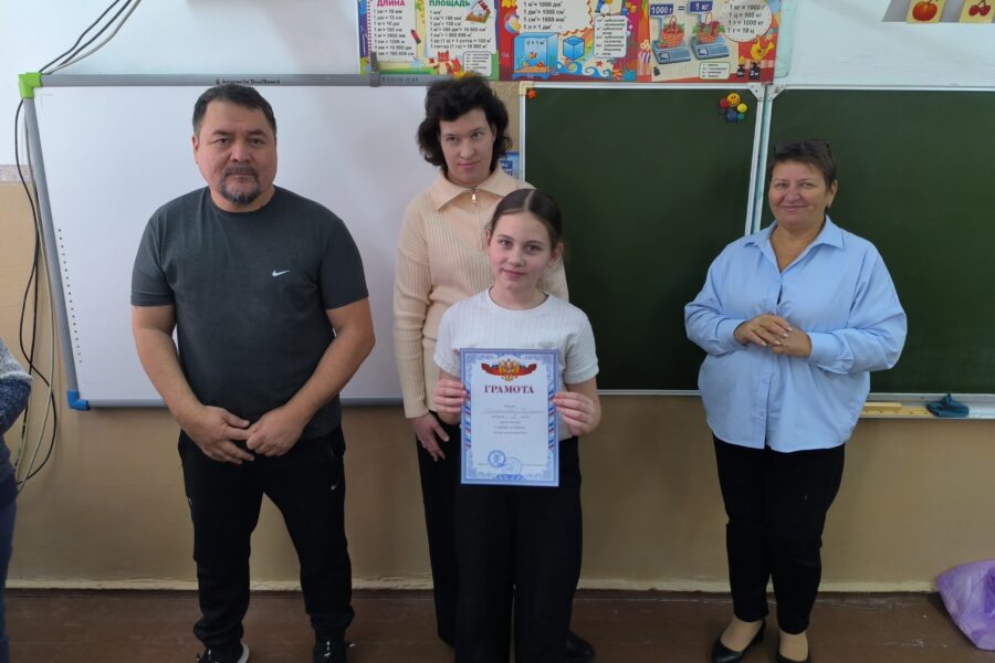 Аксайские школьники демонстрируют интеллектуальную мощь: открытый урок и шашечный турнир в школе №2