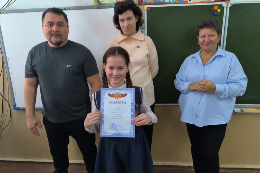 Аксайские школьники демонстрируют интеллектуальную мощь: открытый урок и шашечный турнир в школе №2