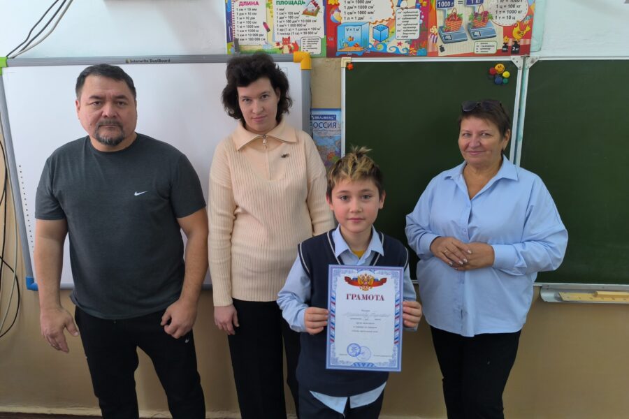 Аксайские школьники демонстрируют интеллектуальную мощь: открытый урок и шашечный турнир в школе №2