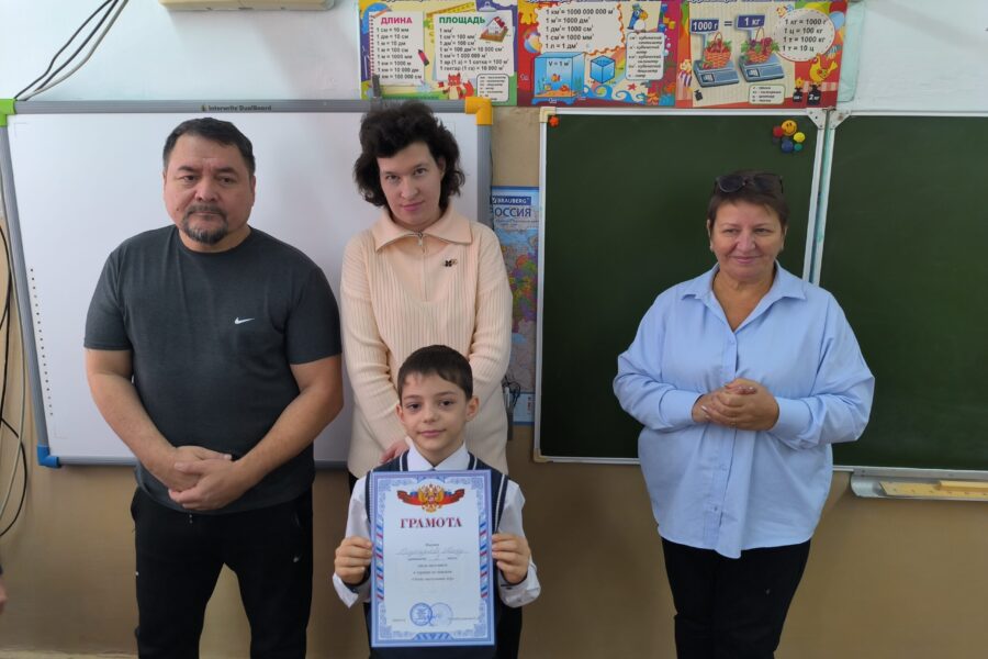 Аксайские школьники демонстрируют интеллектуальную мощь: открытый урок и шашечный турнир в школе №2