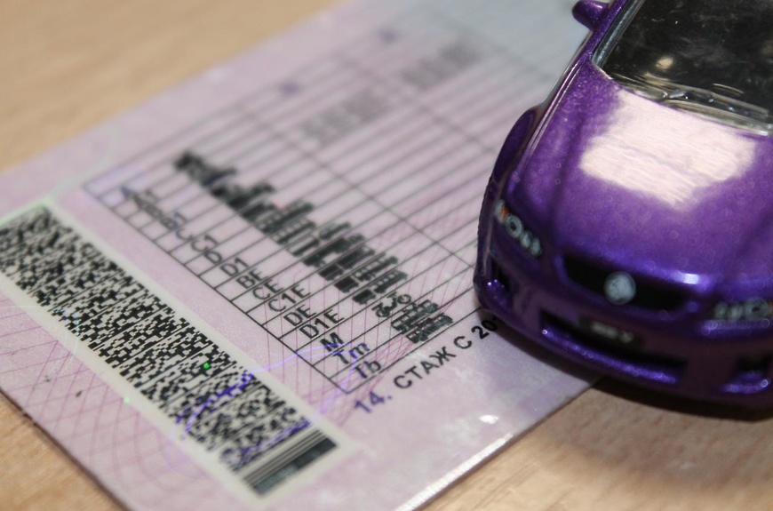 Автоматическое продление и обязательная замена водительских удостоверений: актуальная информация для водителей в 2025 году