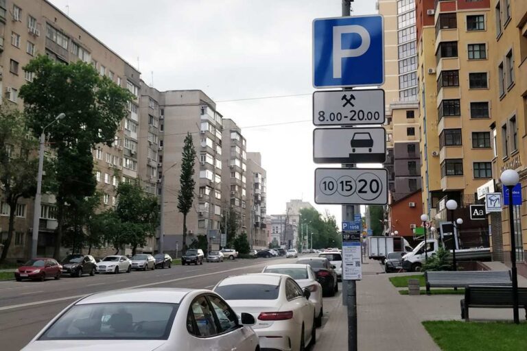 Парковки в центре Ростова-на-Дону: Где найти свободное место?