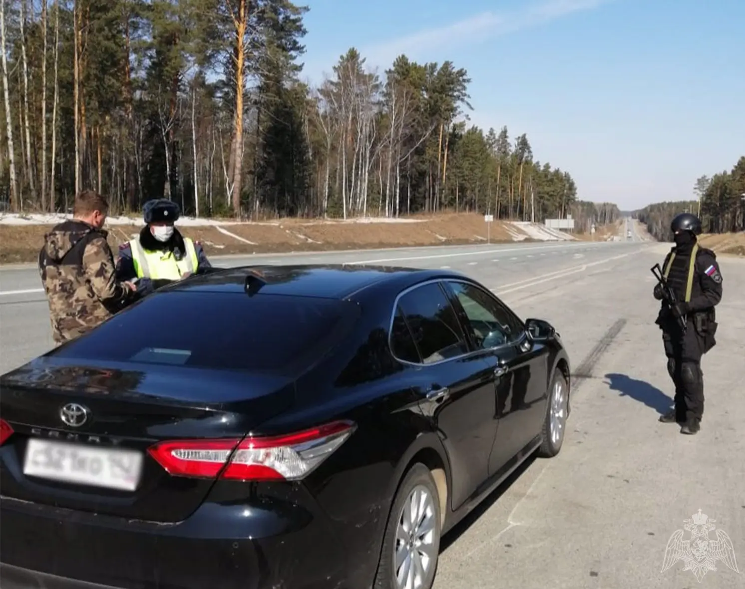 В Новочеркасске выставлены посты ДПС усиленные вооруженными бойцами ОМОНа — причины уточняются
