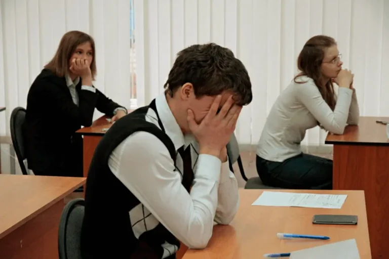 Донские девятиклассники напряглись: Эксперименты с ОГЭ отложены!