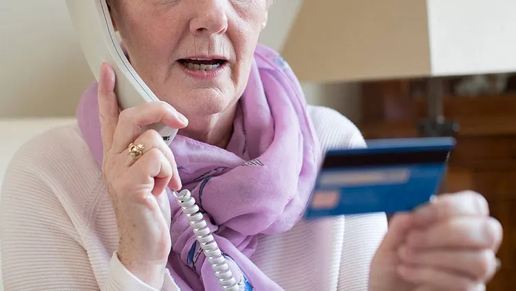 Пенсионерка потеряла 350 тысяч рублей, поверив “инвестиционному аналитику”