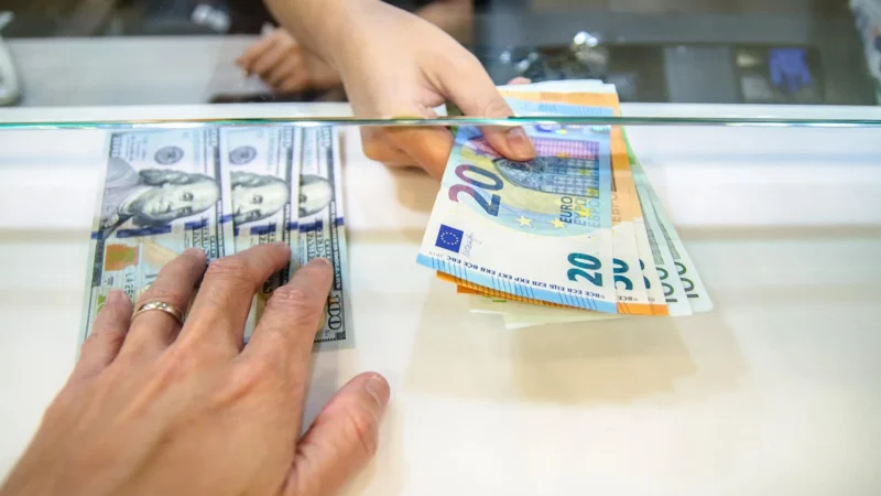 Когда ждать максимальный курс доллара к рублю в 2025 году