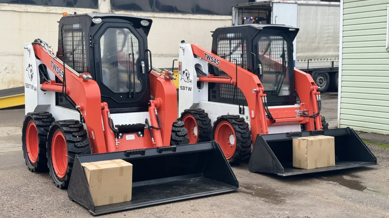 Как выбрать мини-погрузчик с бортовым поворотом — какие они бывают и чем отличаются