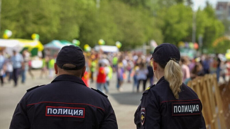 «Дропперы» и профилактика: полиция Ростовской области пресекла оборот банковских карт и провела рейд в Темернике