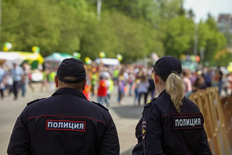 «Дропперы» и профилактика: полиция Ростовской области пресекла оборот банковских карт и провела рейд в Темернике