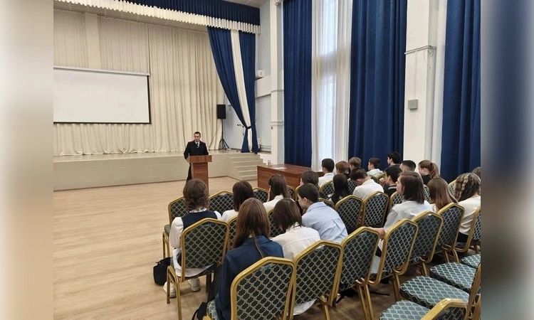 «Безопасные счета», акваланги и поддельные рецепты: как ростовские полицейские ловят мошенников, браконьеров и коррупционеров