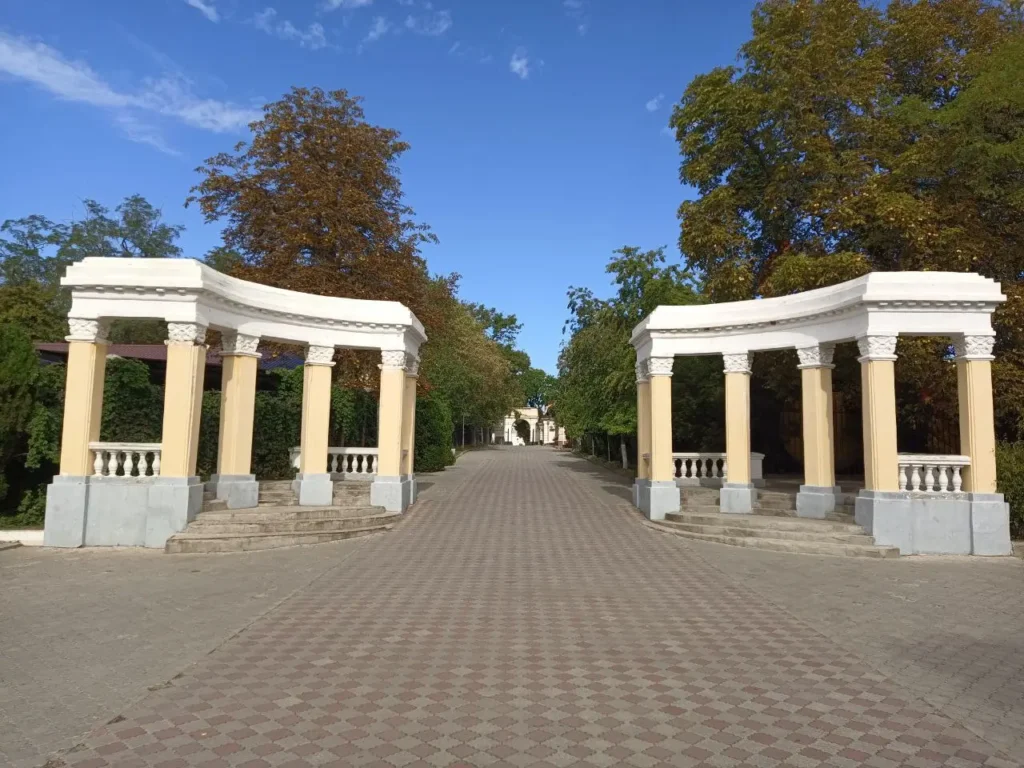 Александровский сад (Центральный парк) в Новочеркасске: история, достопримечательности, как добраться
