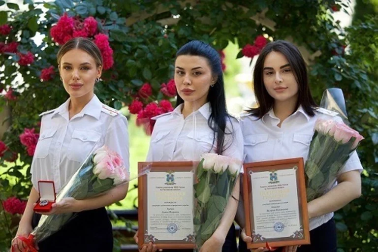 За доблесть, антикоррупционную позицию и борьбу с БПЛА: в ГУ МВД по Ростовской области вручили государственные и ведомственные награды