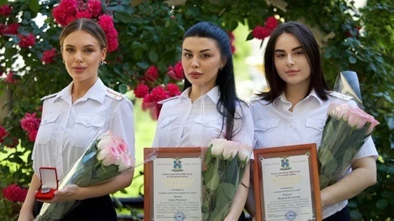 За доблесть, антикоррупционную позицию и борьбу с БПЛА: в ГУ МВД по Ростовской области вручили государственные и ведомственные награды