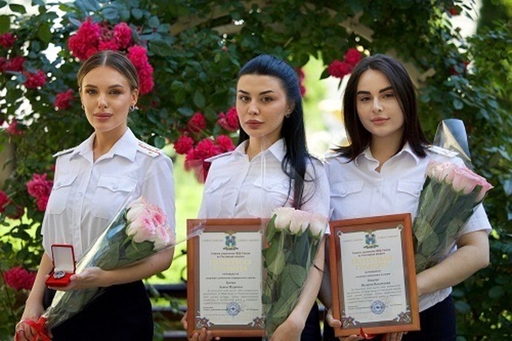 За доблесть, антикоррупционную позицию и борьбу с БПЛА: в ГУ МВД по Ростовской области вручили государственные и ведомственные награды