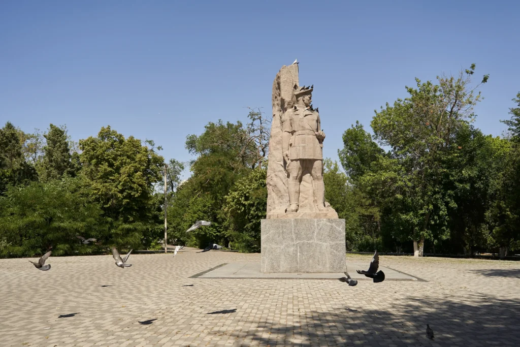 Троицкая площадь в Новочеркасске: история, достопримечательности, как добраться