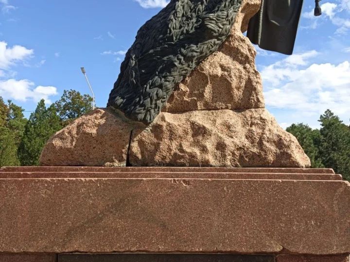 Памятник генералу Я. П. Бакланову
